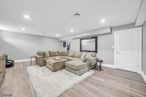 42 Saratoga Drive Oakland NJ 07436