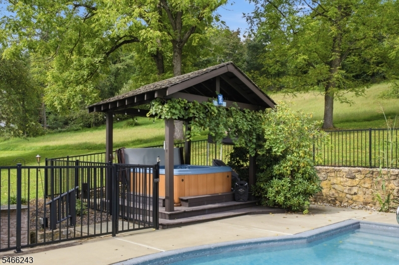 18 West Valley Brook Road Washington NJ 07853