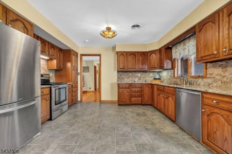 42 Goldfinch Lane West Milford NJ 07421