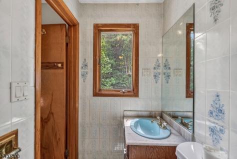 42 Goldfinch Lane West Milford NJ 07421