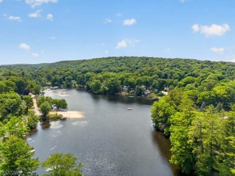 42 Goldfinch Lane West Milford NJ 07421