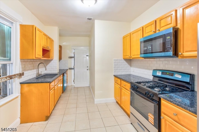 31 Voorhees Street Newark NJ 07108