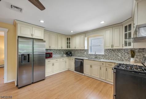 20 Riverview Circle Little Falls NJ 07424