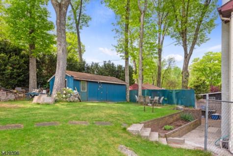 19 E Shore Road Jefferson NJ 07849