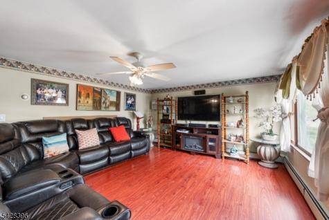 19 E Shore Road Jefferson NJ 07849