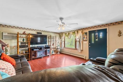 19 E Shore Road Jefferson NJ 07849