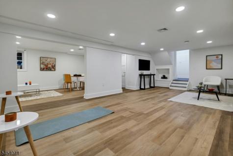 9 Crestview Court Montclair NJ 07042