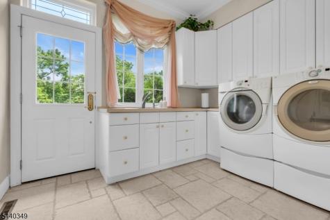 3 Hill Dale Road Tewksbury NJ 08833