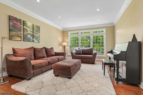 4 Hawkes Court Bridgewater NJ 08807