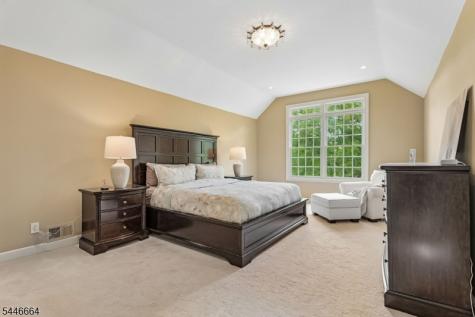 4 Hawkes Court Bridgewater NJ 08807