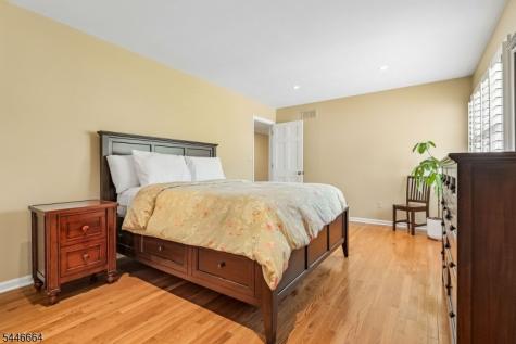 4 Hawkes Court Bridgewater NJ 08807
