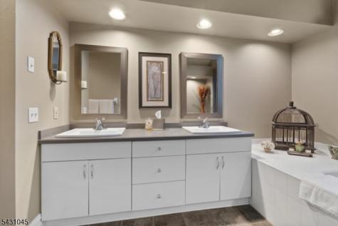 32 Lenox Court Montville NJ 07045