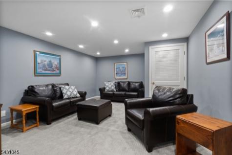 32 Lenox Court Montville NJ 07045