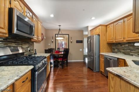 32 Lenox Court Montville NJ 07045