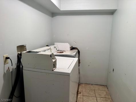 279 Drive Martin Luther King J Newark NJ 07102