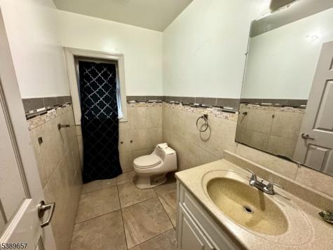 279 Drive Martin Luther King J Newark NJ 07102