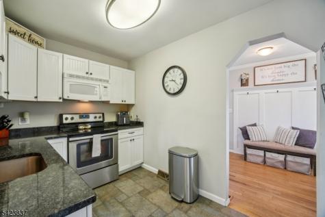 9 Cottonwood Court Hardyston NJ 07460