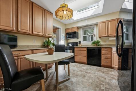 66 Warwick Circle Springfield NJ 07081
