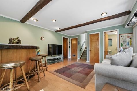 66 Warwick Circle Springfield NJ 07081