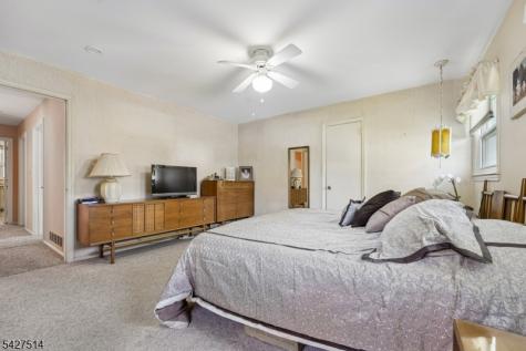 66 Warwick Circle Springfield NJ 07081