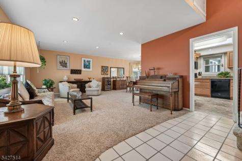 66 Warwick Circle Springfield NJ 07081