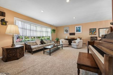 66 Warwick Circle Springfield NJ 07081