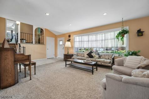 66 Warwick Circle Springfield NJ 07081