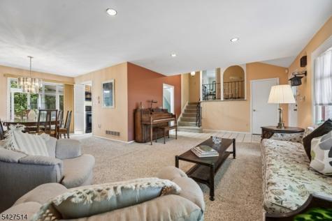 66 Warwick Circle Springfield NJ 07081