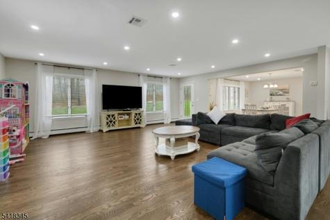 3 Esther Court Chester NJ 07930