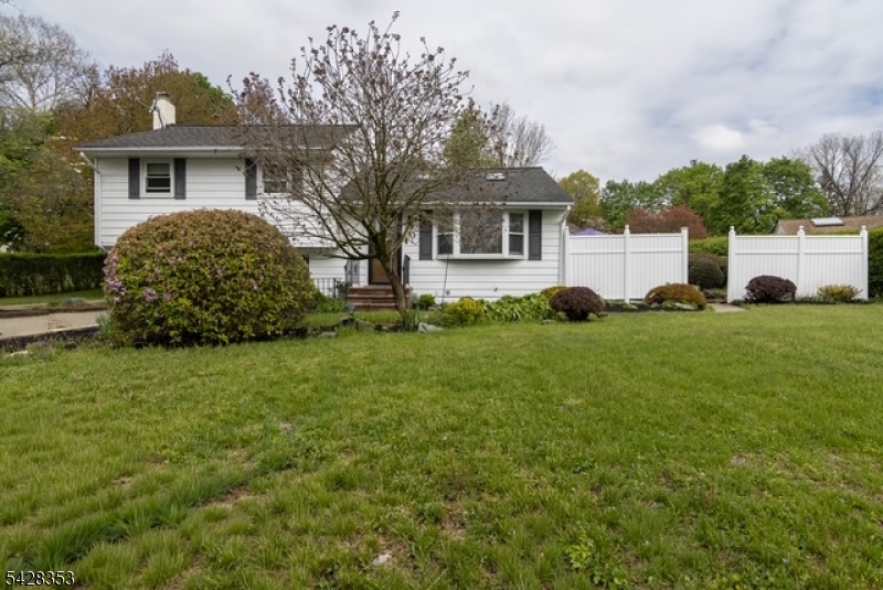 33 Marudy Drive Clinton NJ 08809