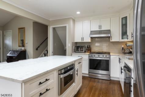 33 Marudy Drive Clinton NJ 08809
