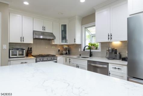 33 Marudy Drive Clinton NJ 08809