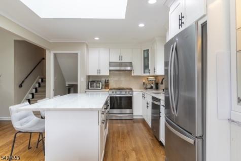 33 Marudy Drive Clinton NJ 08809