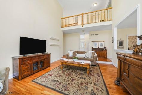 6 Wolfe Run Court Washington NJ 07853