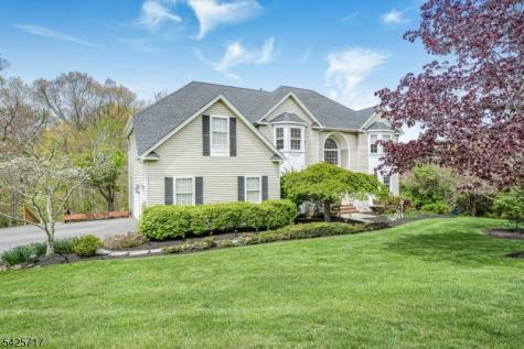 6 Wolfe Run Court Washington NJ 07853