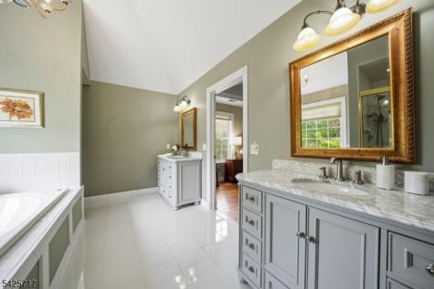 6 Wolfe Run Court Washington NJ 07853