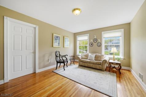 6 Wolfe Run Court Washington NJ 07853