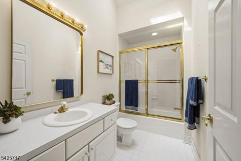 6 Wolfe Run Court Washington NJ 07853