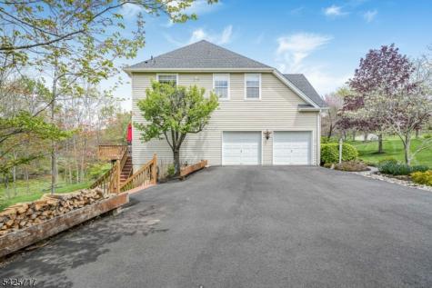 6 Wolfe Run Court Washington NJ 07853
