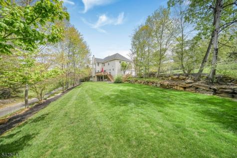 6 Wolfe Run Court Washington NJ 07853