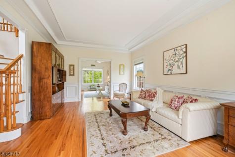 6 Wolfe Run Court Washington NJ 07853