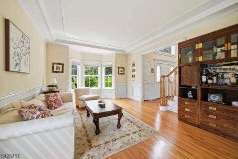 6 Wolfe Run Court Washington NJ 07853