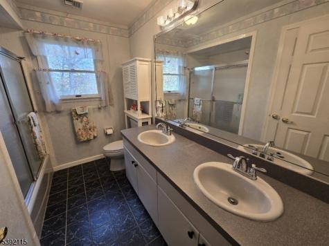 2 Upper Lake Road Jefferson NJ 07438