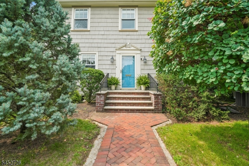 420 Up Mountain Avenue Montclair NJ 07043