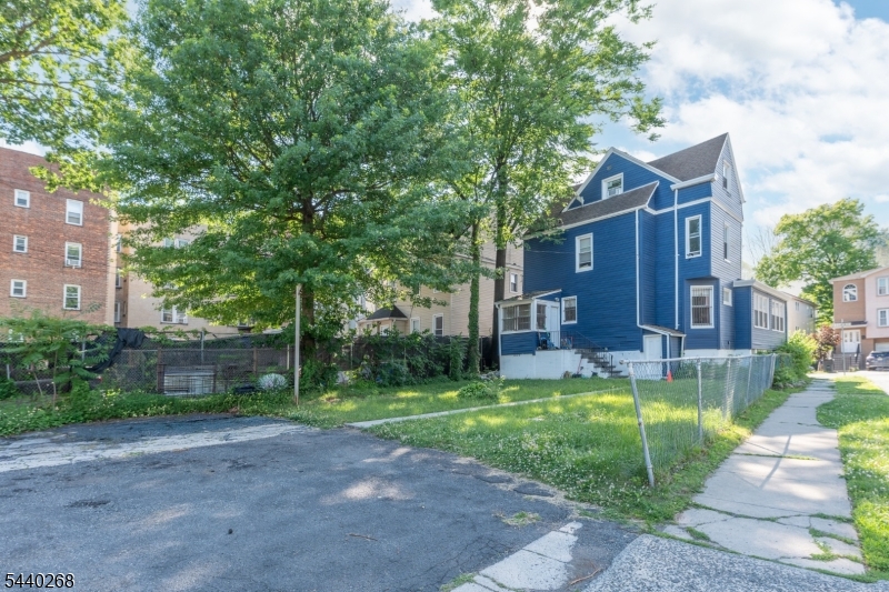 158 S Clinton Street East Orange NJ 07018