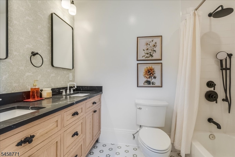7 Hazelwood Road Bloomfield NJ 07003