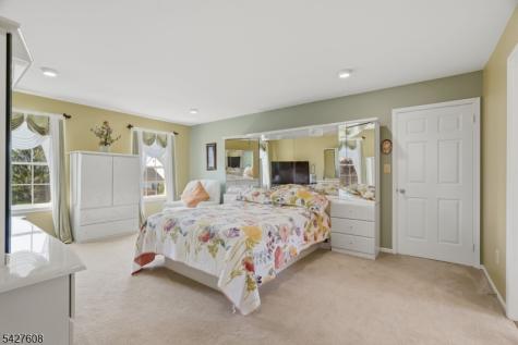 14 Zeller Drive Franklin NJ 08873