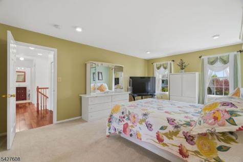 14 Zeller Drive Franklin NJ 08873