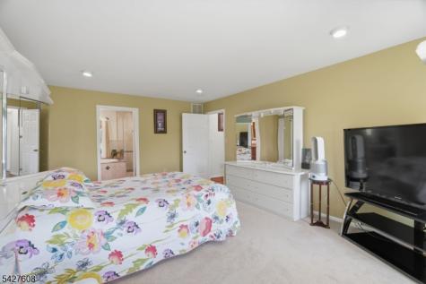 14 Zeller Drive Franklin NJ 08873