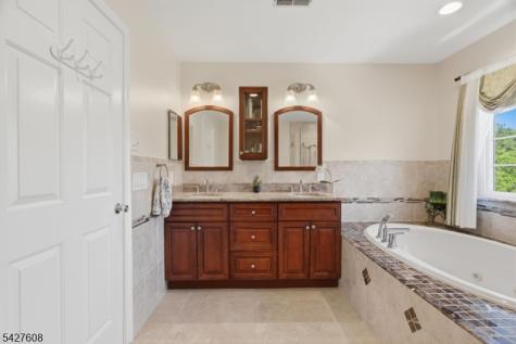 14 Zeller Drive Franklin NJ 08873